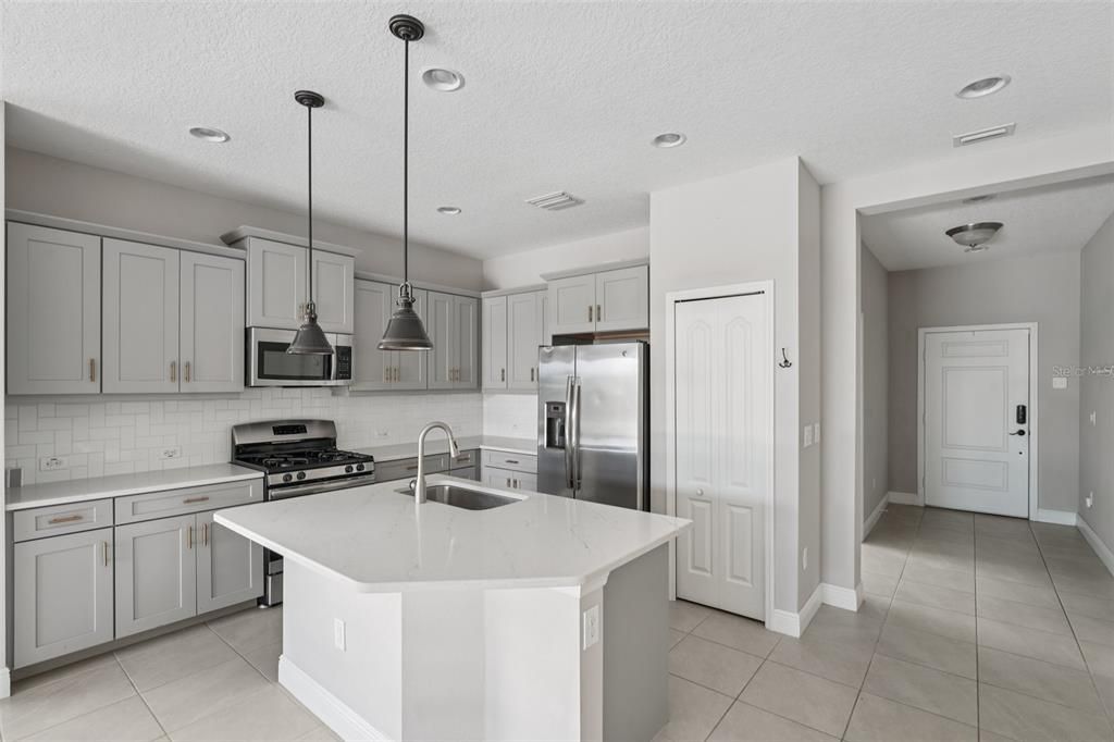 For Rent: $2,200 (2 beds, 2 baths, 1525 Square Feet)