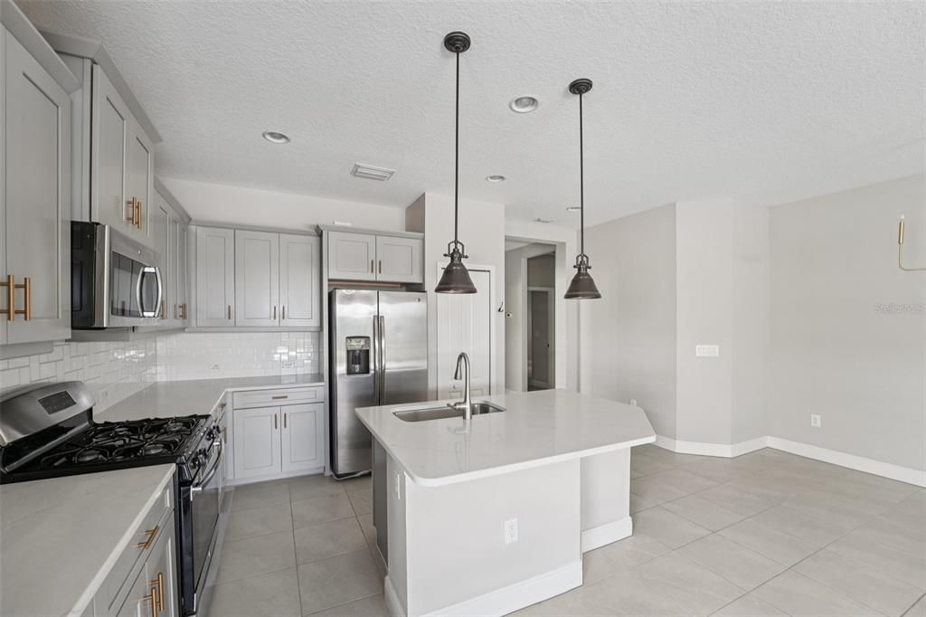 For Rent: $2,200 (2 beds, 2 baths, 1525 Square Feet)