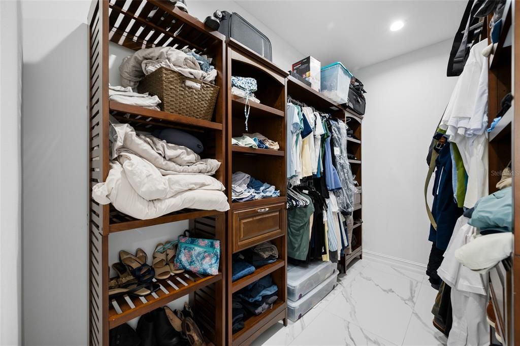 Activo con contrato: $1,525,000 (5 camas, 3 baños, 3218 Pies cuadrados)