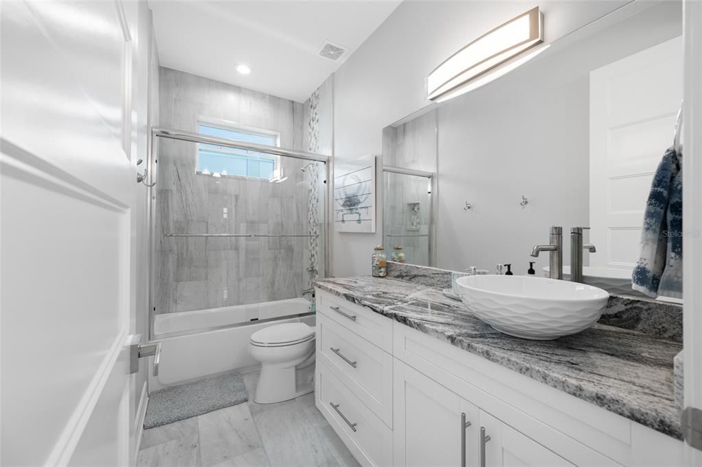 Activo con contrato: $1,525,000 (5 camas, 3 baños, 3218 Pies cuadrados)
