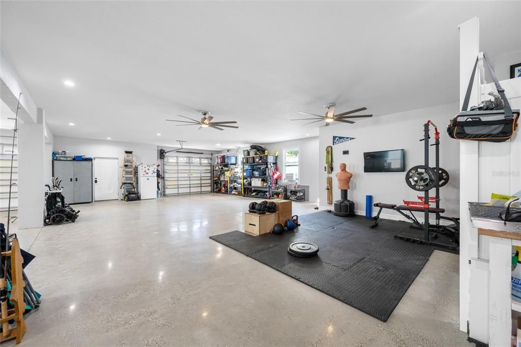 Activo con contrato: $1,525,000 (5 camas, 3 baños, 3218 Pies cuadrados)