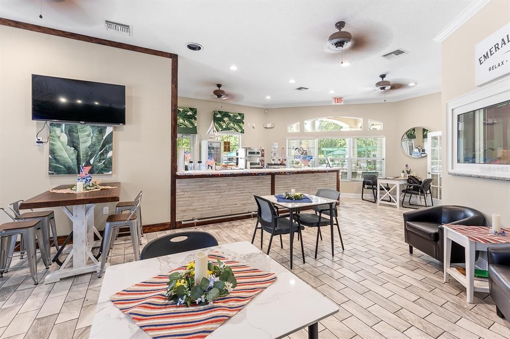 En Venta: $344,900 (4 camas, 3 baños, 1645 Pies cuadrados)