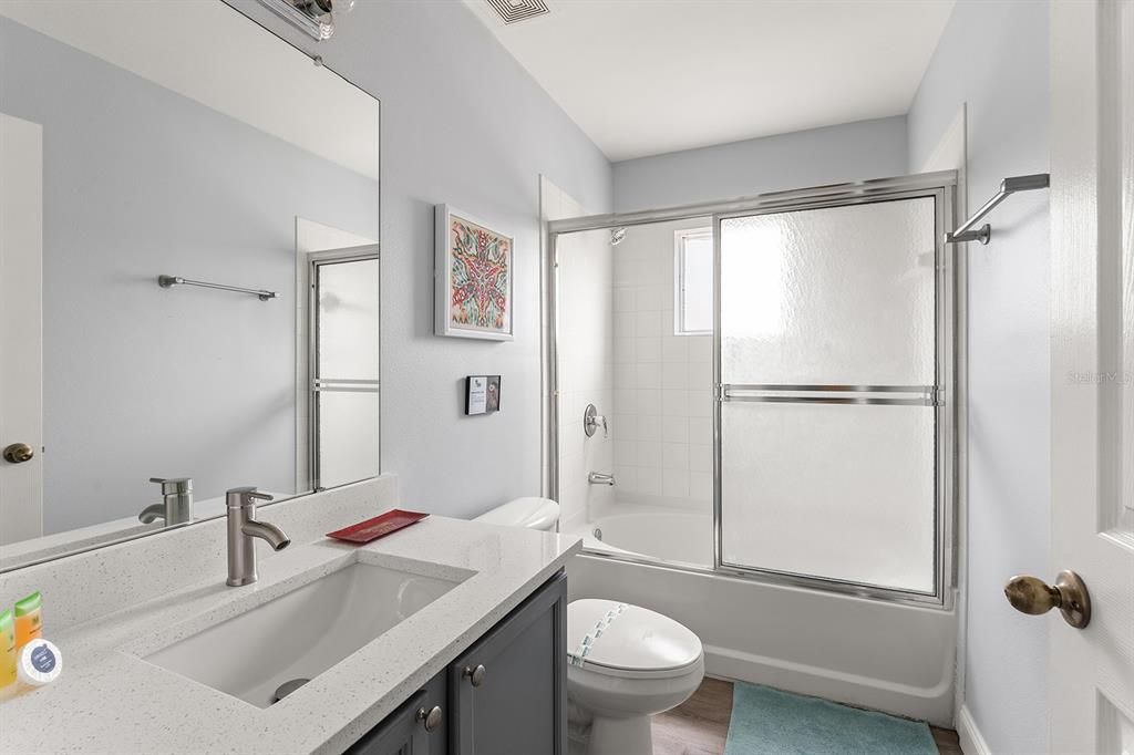 En Venta: $344,900 (4 camas, 3 baños, 1645 Pies cuadrados)
