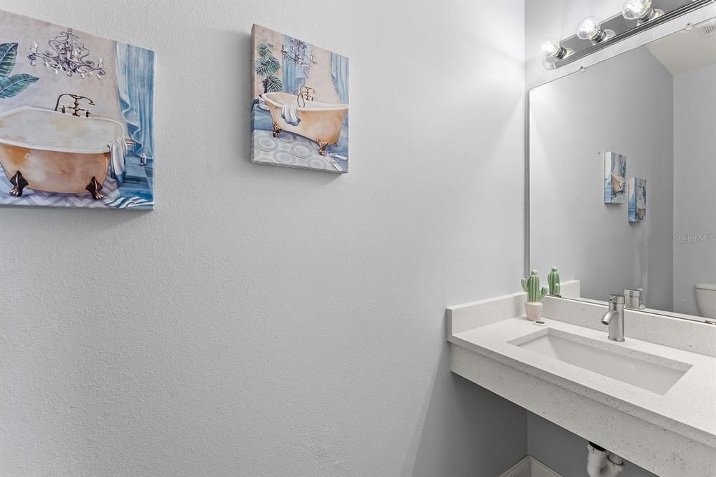 En Venta: $344,900 (4 camas, 3 baños, 1645 Pies cuadrados)