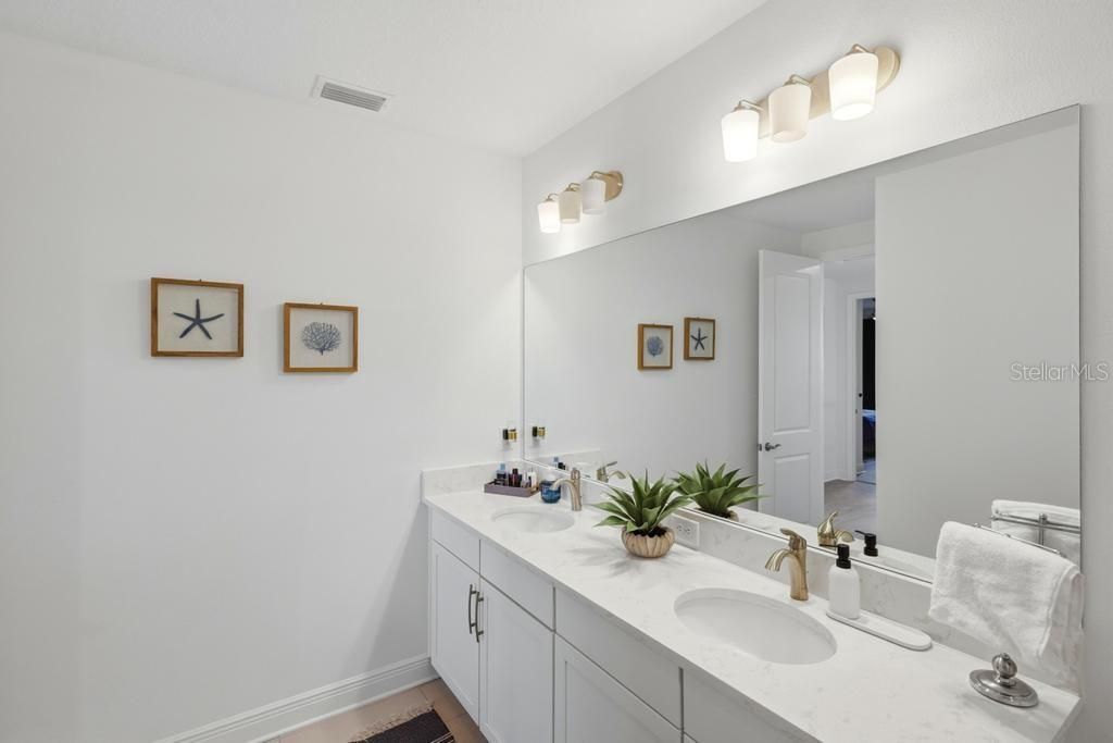 For Sale: $975,000 (4 beds, 3 baths, 3651 Square Feet)