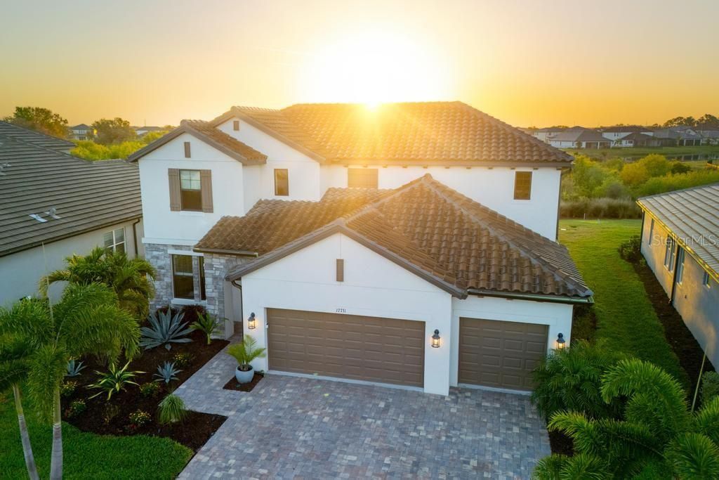 For Sale: $975,000 (4 beds, 3 baths, 3651 Square Feet)