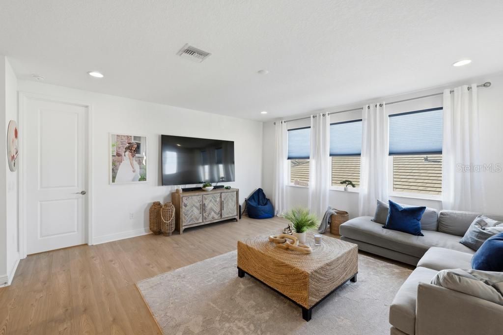 For Sale: $975,000 (4 beds, 3 baths, 3651 Square Feet)