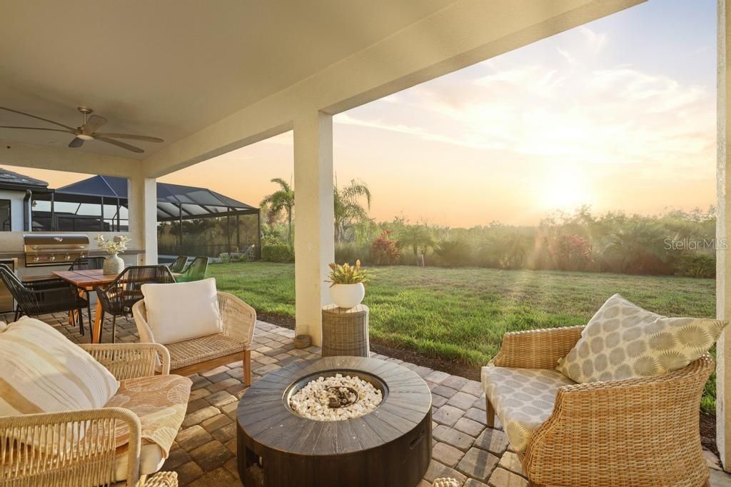 For Sale: $975,000 (4 beds, 3 baths, 3651 Square Feet)