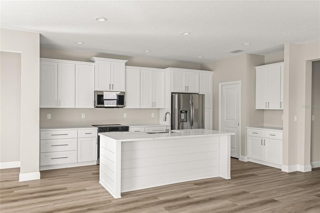 For Sale: $389,900 (4 beds, 2 baths, 2073 Square Feet)