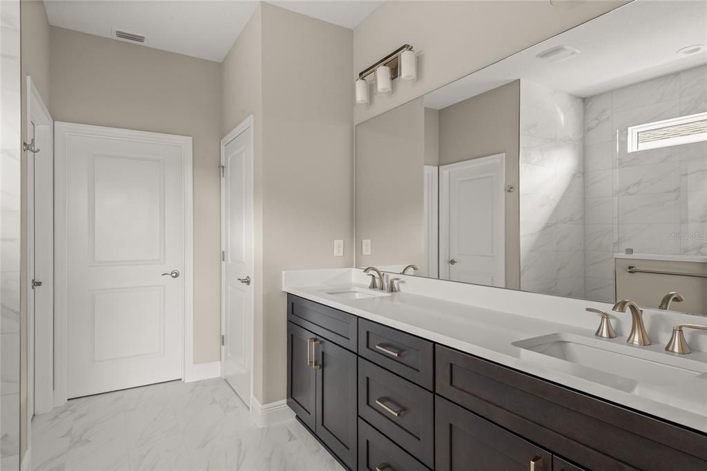For Sale: $389,900 (4 beds, 2 baths, 2073 Square Feet)
