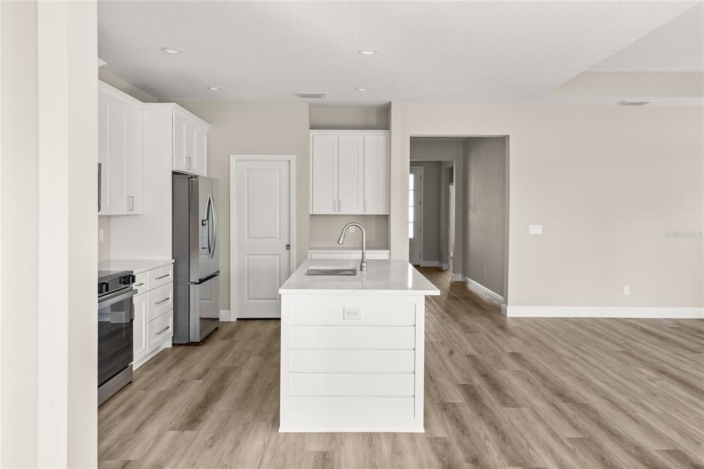 For Sale: $389,900 (4 beds, 2 baths, 2073 Square Feet)