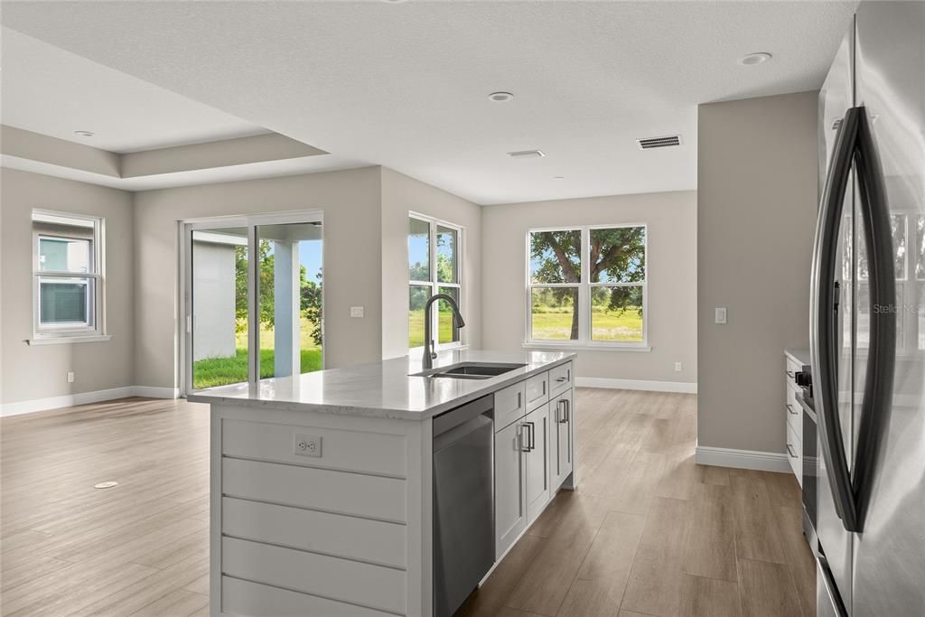 For Sale: $389,900 (4 beds, 2 baths, 2073 Square Feet)