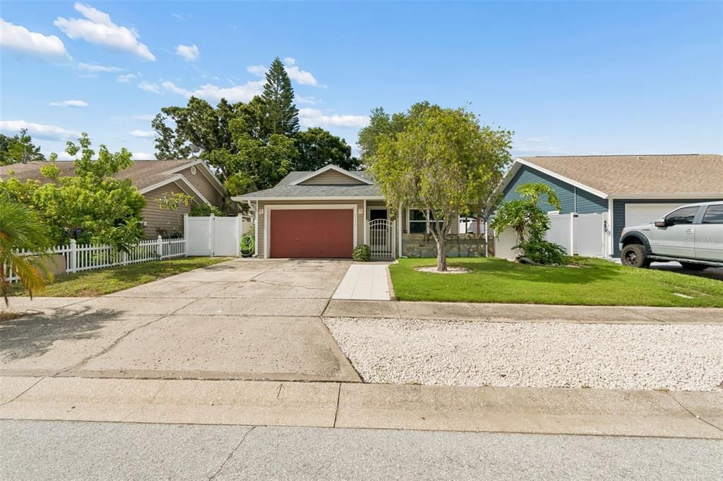 En Venta: $345,000 (2 camas, 2 baños, 1067 Pies cuadrados)