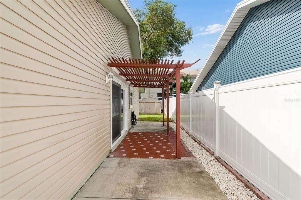 En Venta: $345,000 (2 camas, 2 baños, 1067 Pies cuadrados)