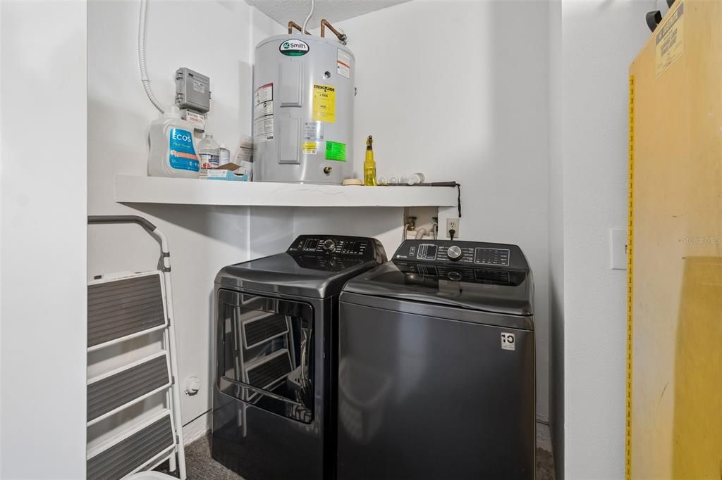 En Venta: $345,000 (2 camas, 2 baños, 1067 Pies cuadrados)