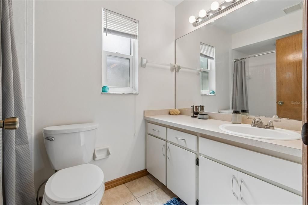 En Venta: $345,000 (2 camas, 2 baños, 1067 Pies cuadrados)