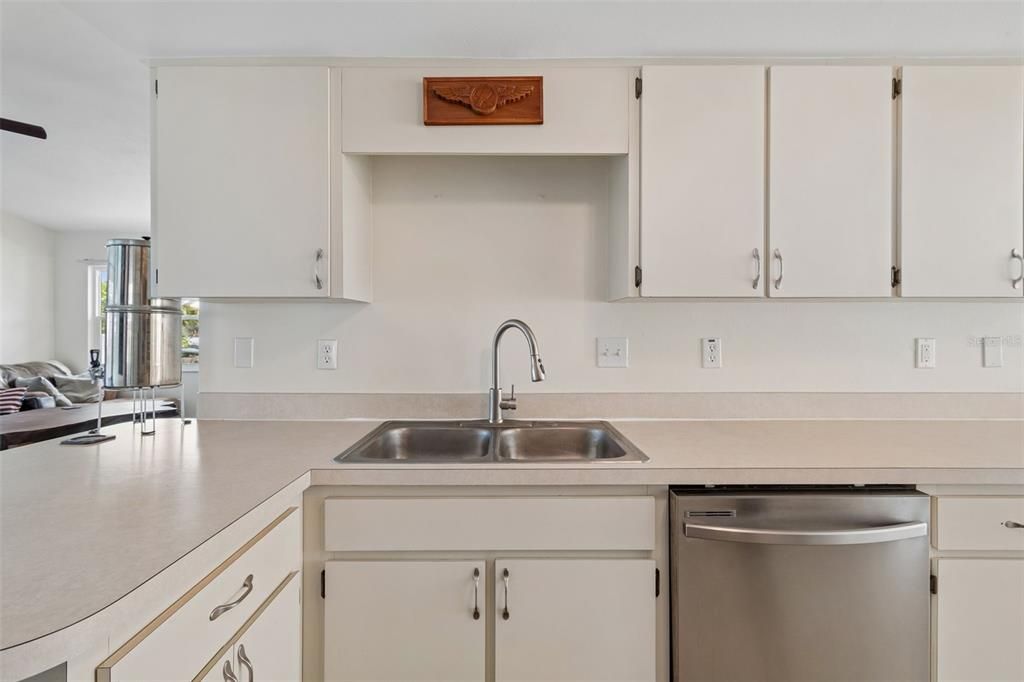 En Venta: $345,000 (2 camas, 2 baños, 1067 Pies cuadrados)