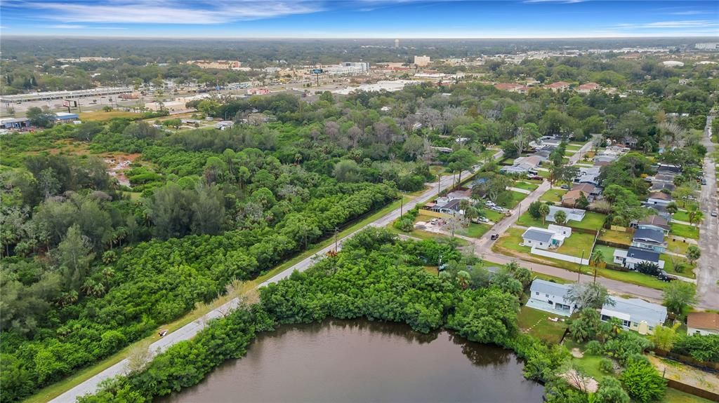 待售: $86,000 (1.37 acres)