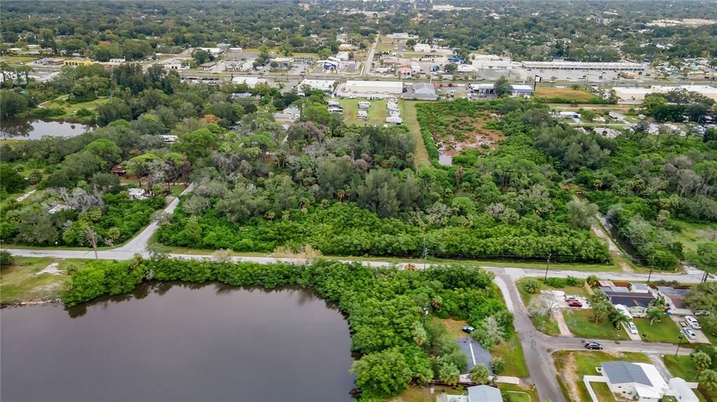 待售: $86,000 (1.37 acres)