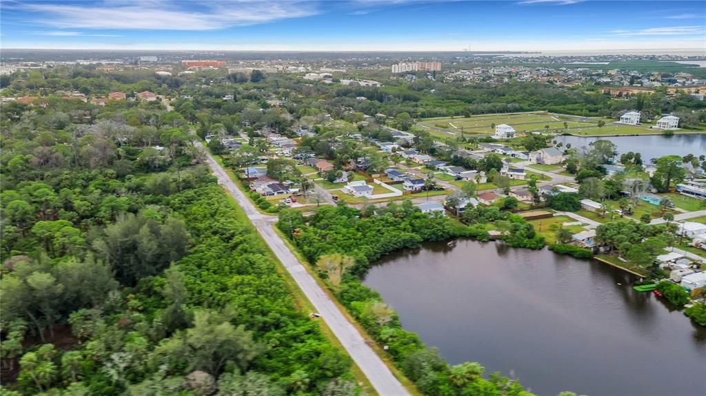 待售: $86,000 (1.37 acres)