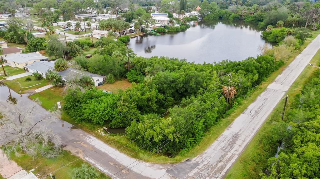 待售: $86,000 (1.37 acres)
