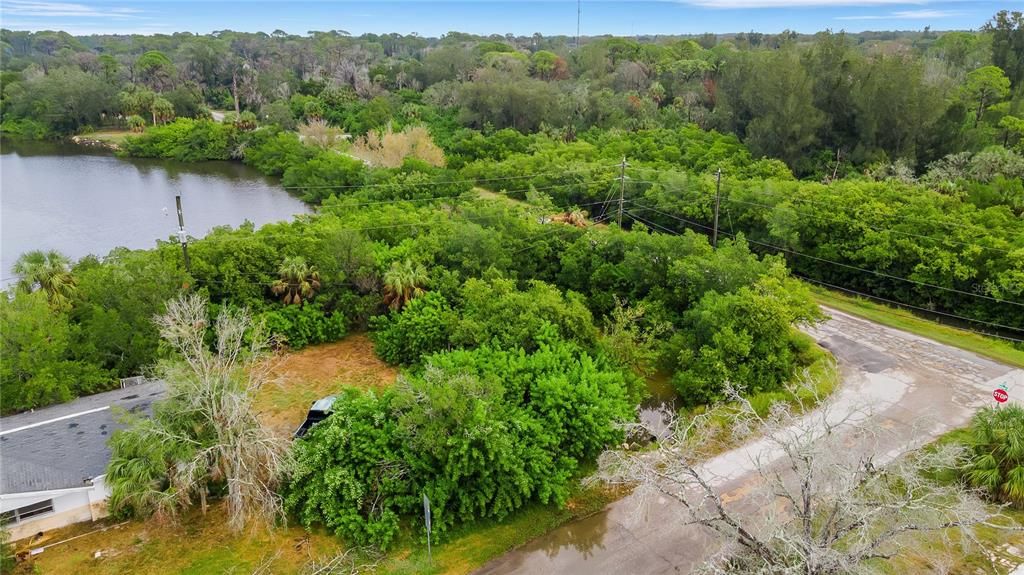 待售: $86,000 (1.37 acres)