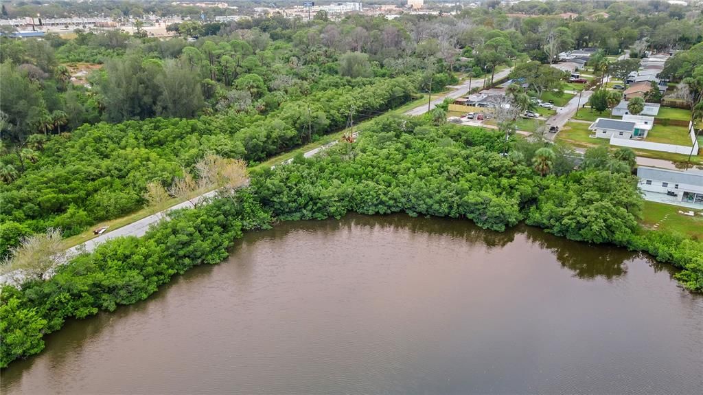 待售: $86,000 (1.37 acres)