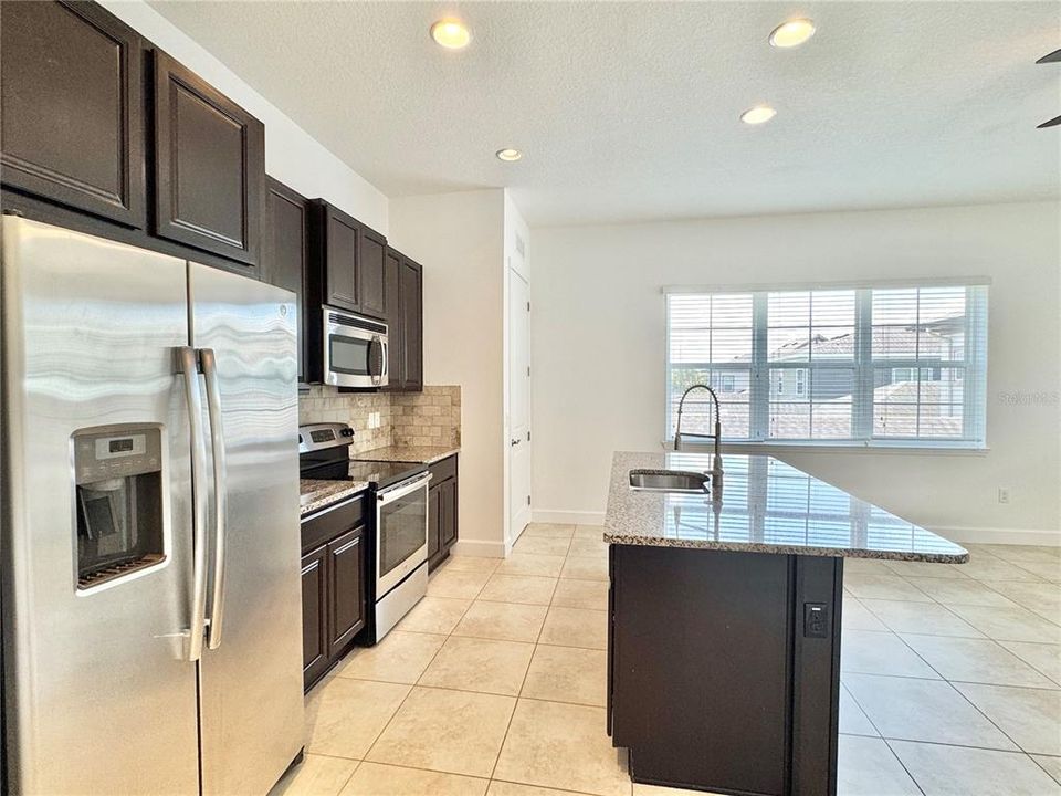 For Rent: $2,000 (1 beds, 1 baths, 900 Square Feet)