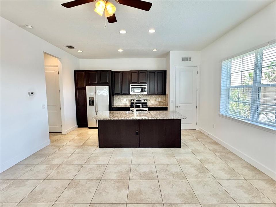 For Rent: $2,000 (1 beds, 1 baths, 900 Square Feet)