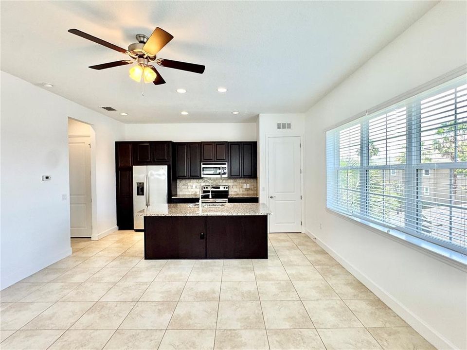 For Rent: $2,000 (1 beds, 1 baths, 900 Square Feet)