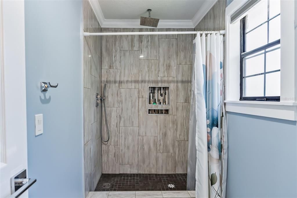 En Venta: $455,000 (3 camas, 2 baños, 2050 Pies cuadrados)