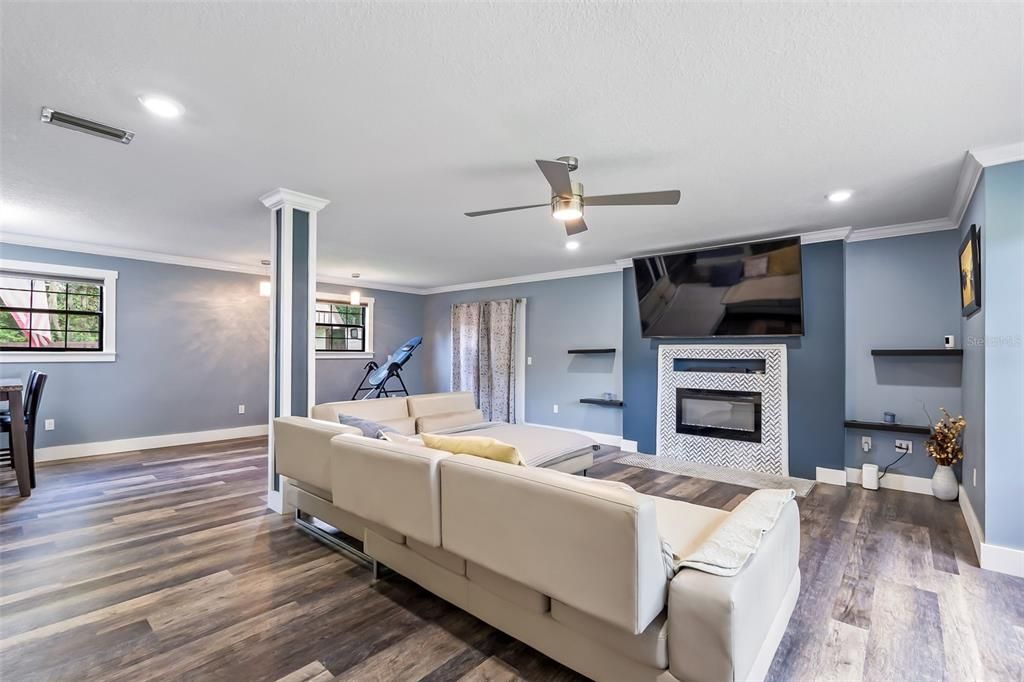En Venta: $455,000 (3 camas, 2 baños, 2050 Pies cuadrados)