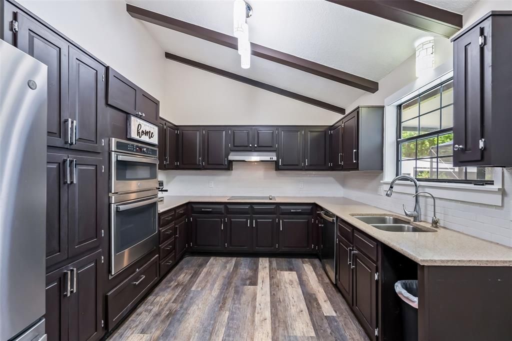 En Venta: $455,000 (3 camas, 2 baños, 2050 Pies cuadrados)