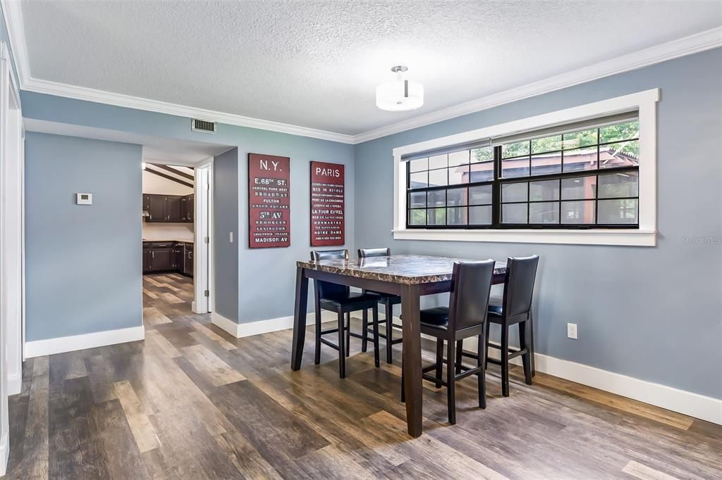 En Venta: $455,000 (3 camas, 2 baños, 2050 Pies cuadrados)