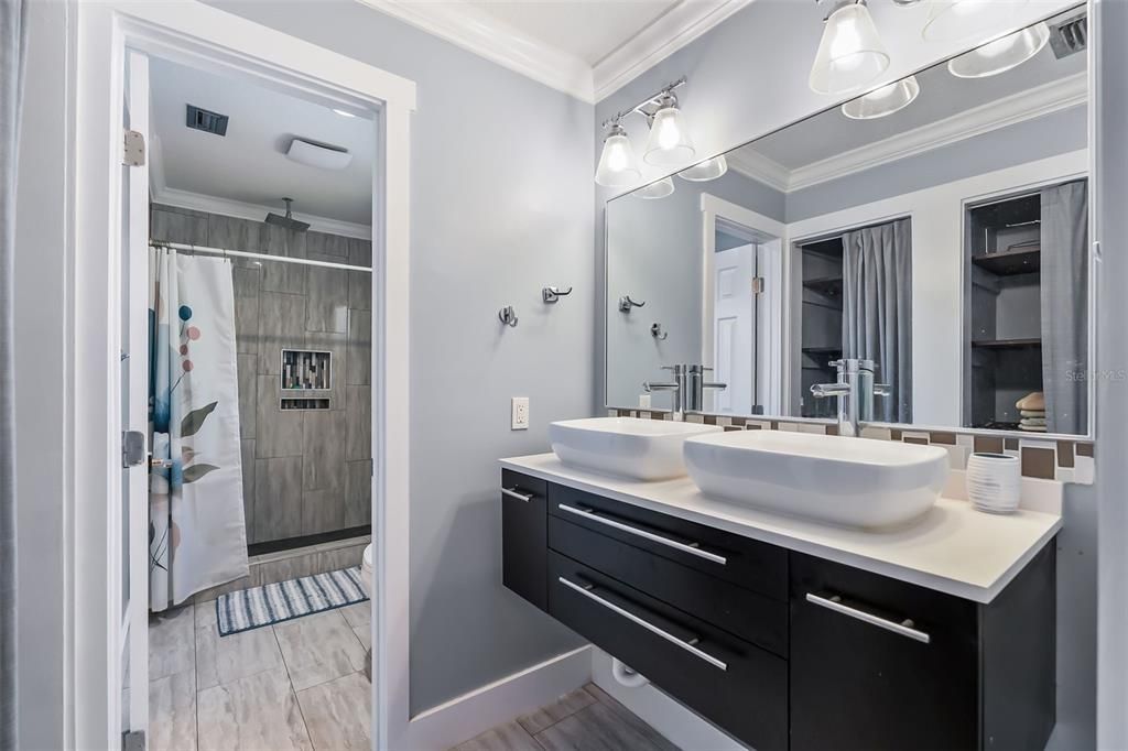 En Venta: $455,000 (3 camas, 2 baños, 2050 Pies cuadrados)