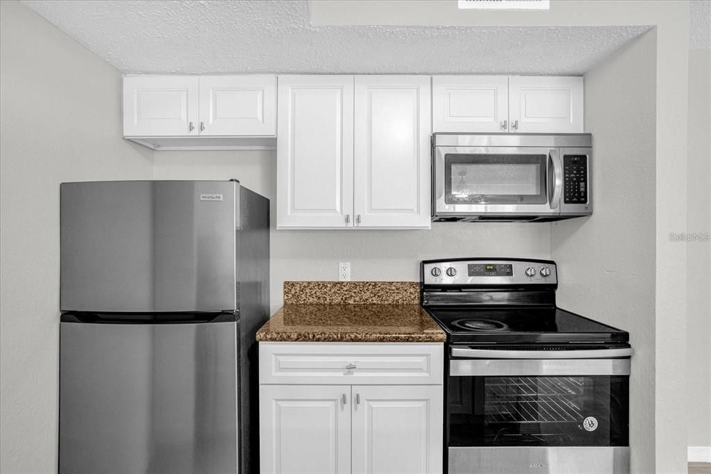 For Rent: $1,900 (3 beds, 2 baths, 1237 Square Feet)