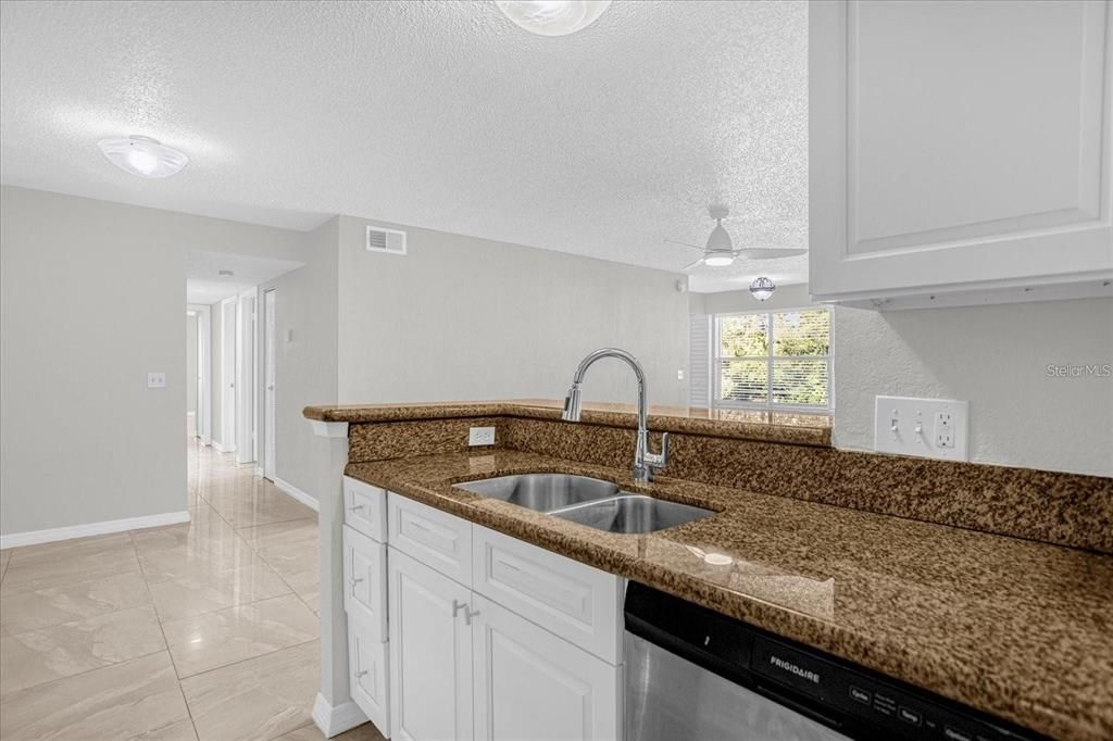 For Rent: $1,900 (3 beds, 2 baths, 1237 Square Feet)