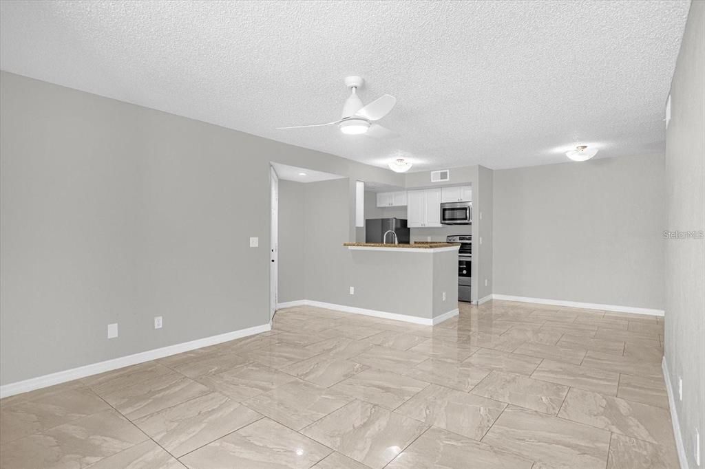 For Rent: $1,900 (3 beds, 2 baths, 1237 Square Feet)