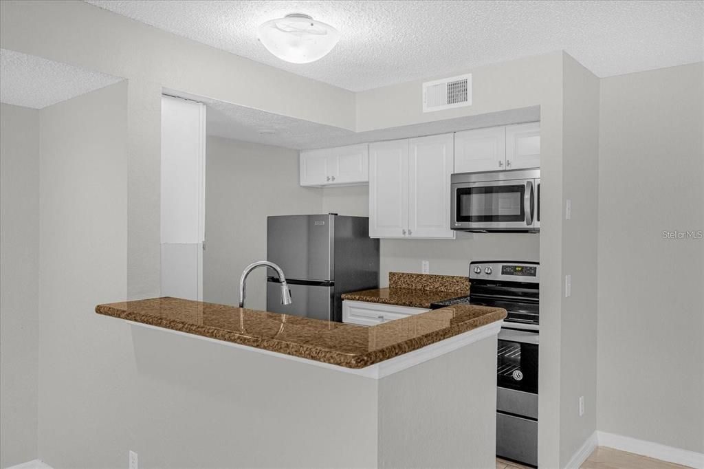 For Rent: $1,900 (3 beds, 2 baths, 1237 Square Feet)