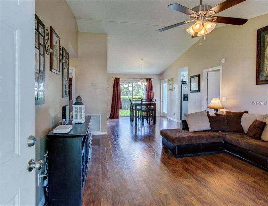 For Sale: $209,000 (3 beds, 2 baths, 1282 Square Feet)
