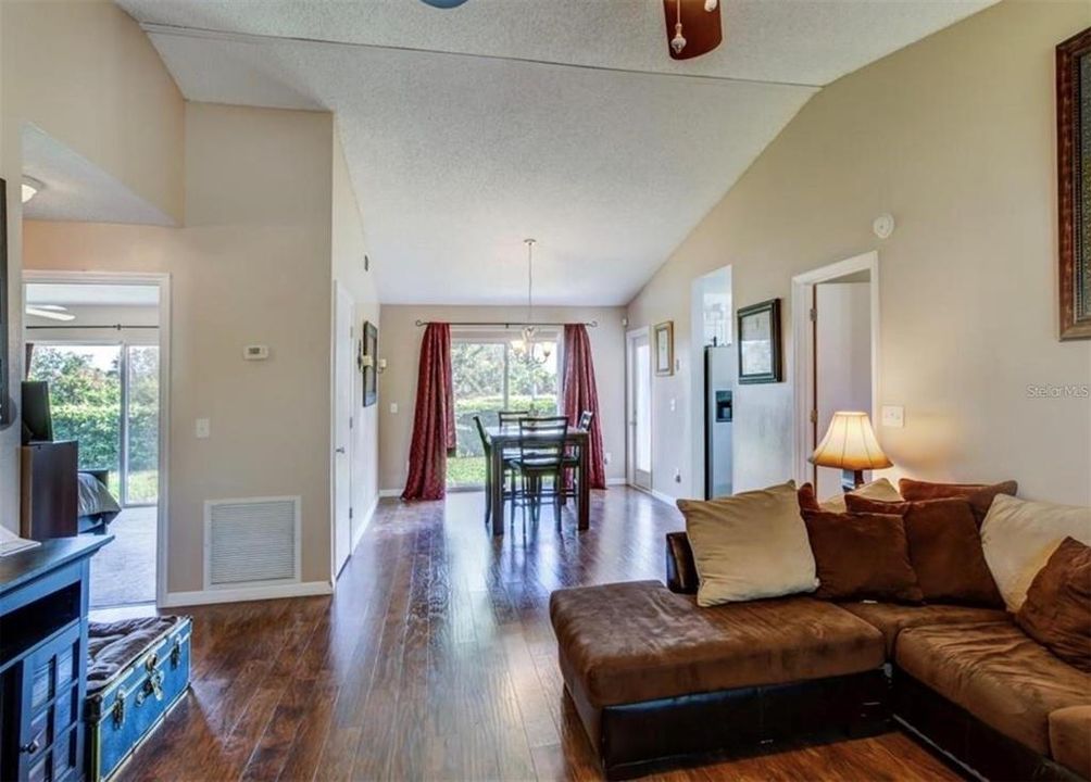 For Sale: $209,000 (3 beds, 2 baths, 1282 Square Feet)
