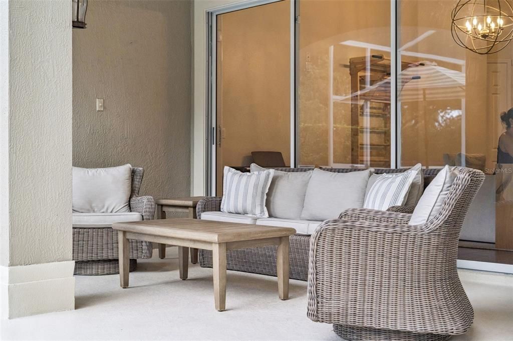 Activo con contrato: $925,000 (4 camas, 3 baños, 3066 Pies cuadrados)