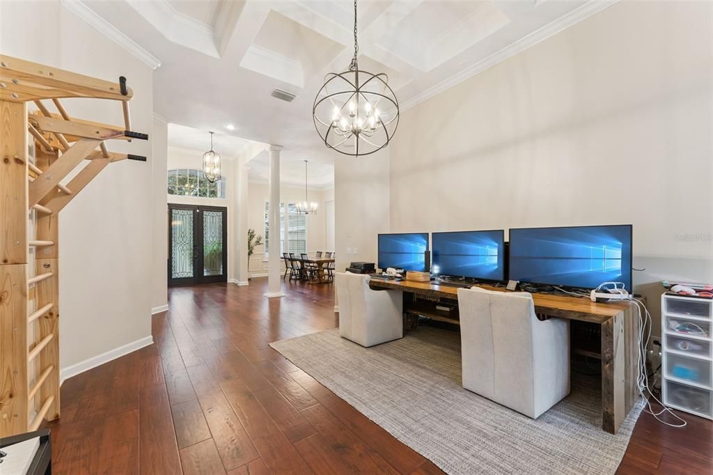 Activo con contrato: $925,000 (4 camas, 3 baños, 3066 Pies cuadrados)
