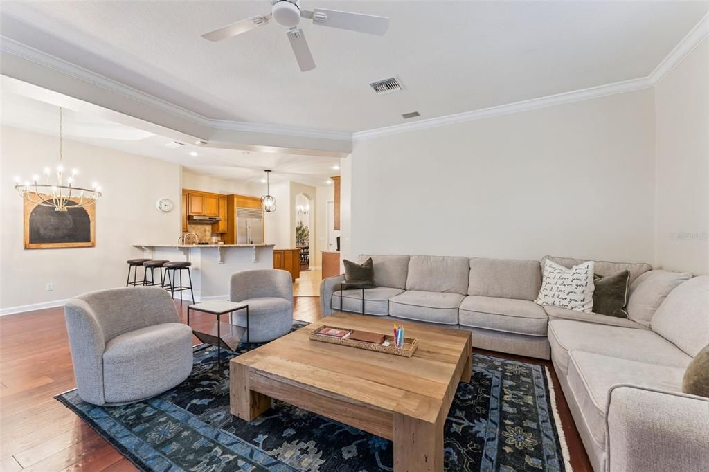 Activo con contrato: $925,000 (4 camas, 3 baños, 3066 Pies cuadrados)