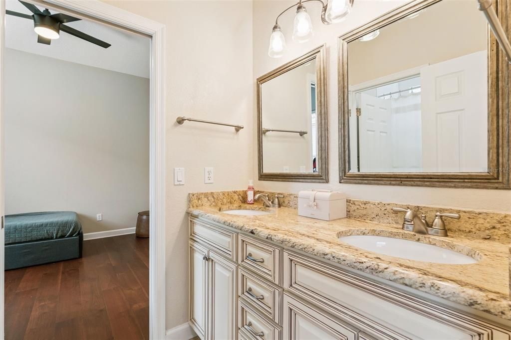 Activo con contrato: $925,000 (4 camas, 3 baños, 3066 Pies cuadrados)