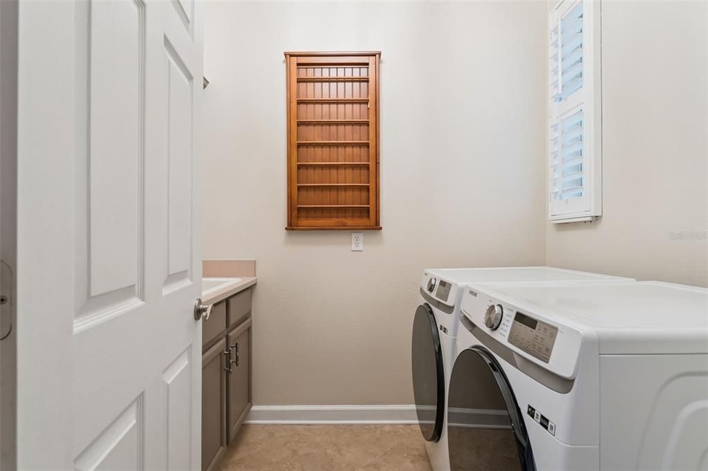 Activo con contrato: $925,000 (4 camas, 3 baños, 3066 Pies cuadrados)