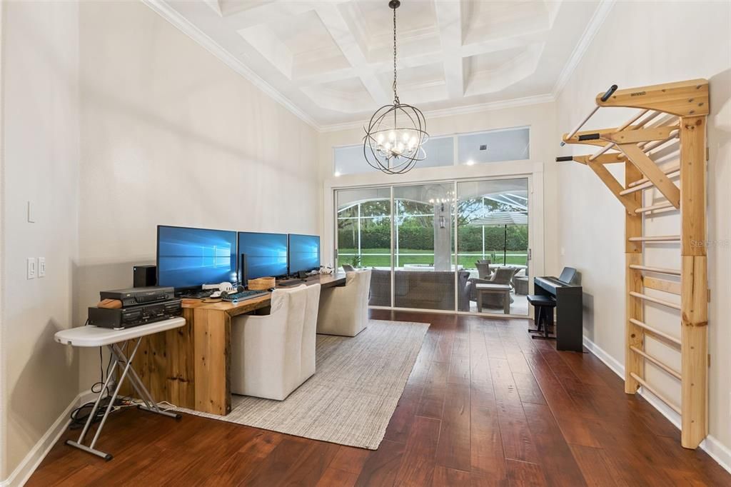 Activo con contrato: $925,000 (4 camas, 3 baños, 3066 Pies cuadrados)