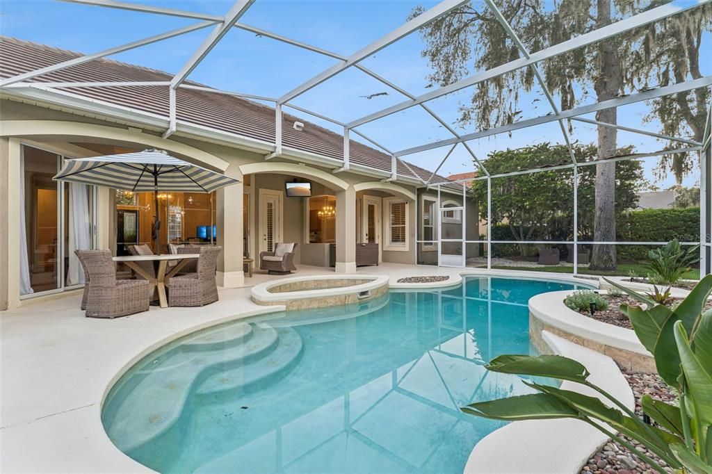 Activo con contrato: $925,000 (4 camas, 3 baños, 3066 Pies cuadrados)