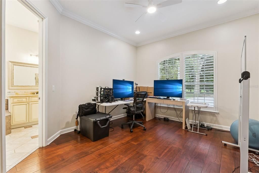 Activo con contrato: $925,000 (4 camas, 3 baños, 3066 Pies cuadrados)