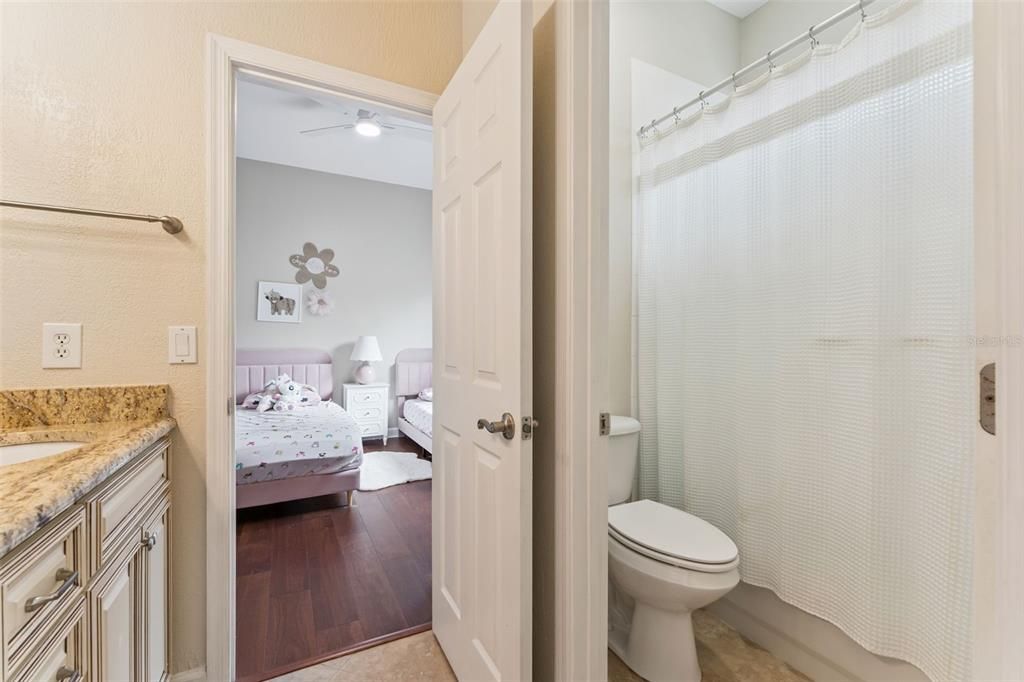 Activo con contrato: $925,000 (4 camas, 3 baños, 3066 Pies cuadrados)